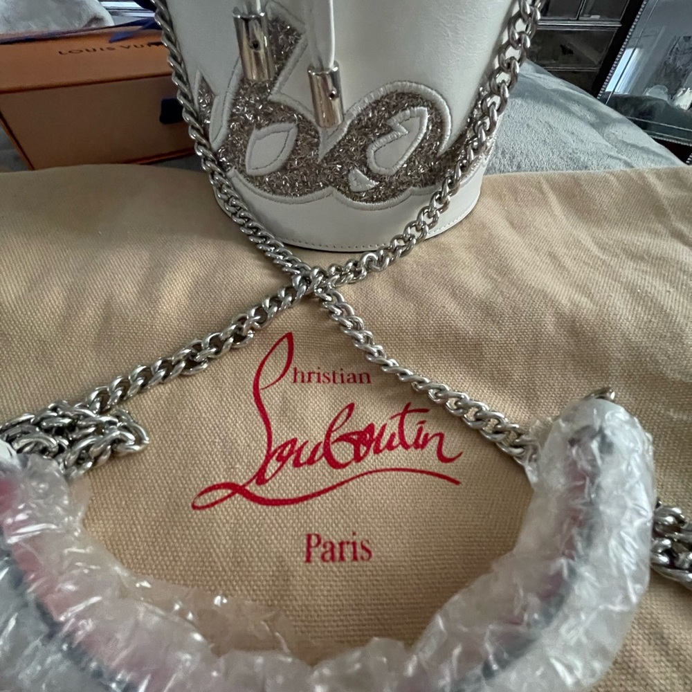 Christian louboutin Marie Jane Embellished leather bucket bag White pristine - Picture 12 of 16